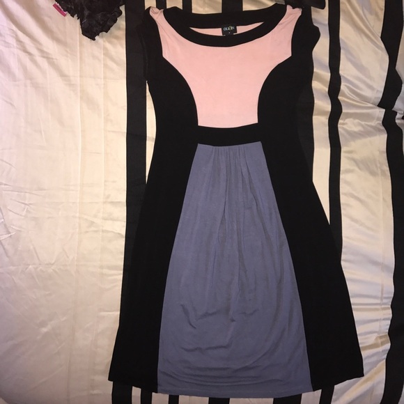 💥Host pick💥Olian designer maternity dress - Picture 4 of 6